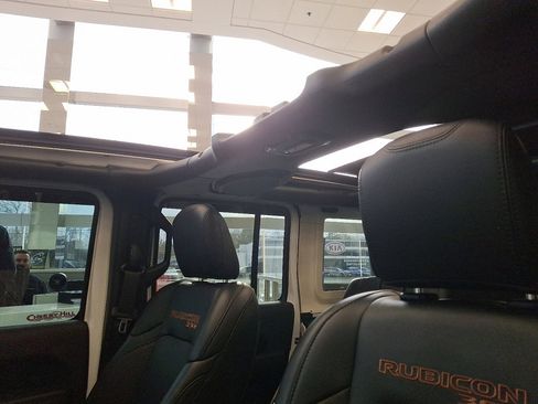 Used 2022 Jeep Wrangler Unlimited Rubicon w/ Xtreme Recon 35" Tire Package image 21