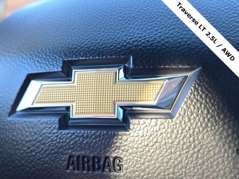 Used 2025 Chevrolet Traverse LT image 34