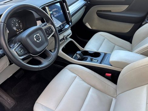 Used 2019 Volvo XC40 T5 Momentum AWD/4WD image 4