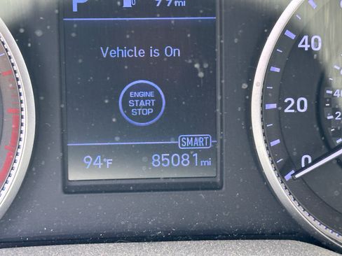 Used 2020 Hyundai Elantra Limited w/ Winter Weather Package FWD image 24
