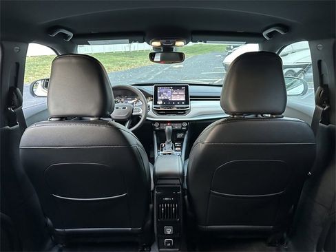 Used 2024 Jeep Compass Limited image 11