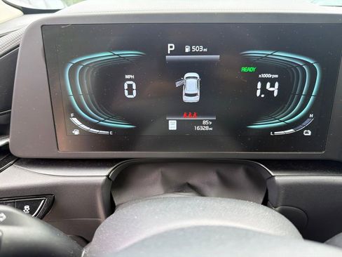 Used 2025 Kia Niro LX FWD image 3