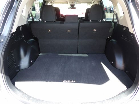 Used 2017 Toyota RAV4 LE FWD image 23