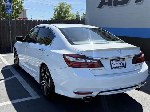 Used 2017 Honda Accord Sport image 4