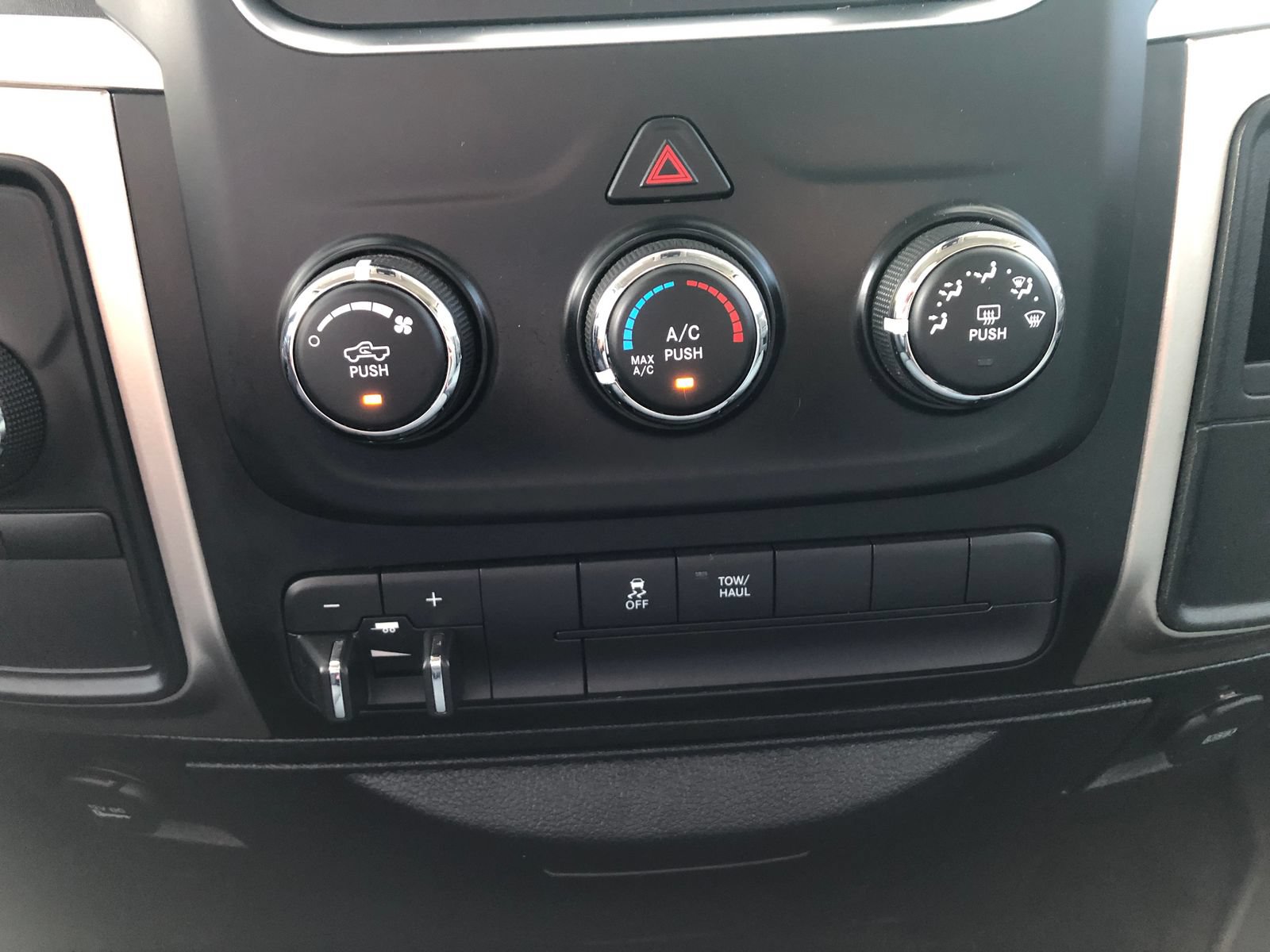 Used 2016 RAM 2500 SLT AWD/4WD image 26