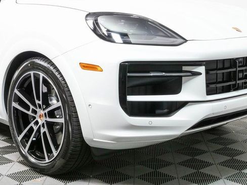 New 2026 Porsche Cayenne GTS AWD/4WD image 40
