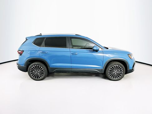 Used 2025 Volkswagen Taos SE FWD image 10