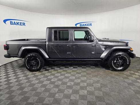 Used 2025 Jeep Gladiator Sport AWD/4WD image 9