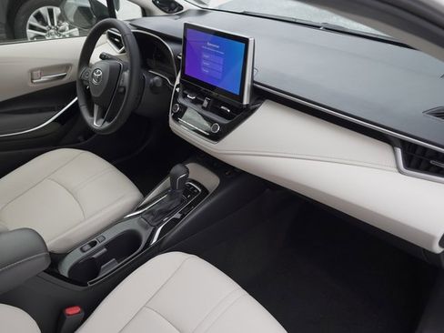 Certified 2025 Toyota Corolla XLE image 22