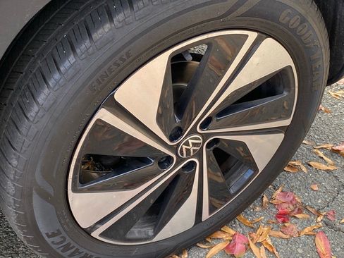 Certified 2023 Volkswagen Taos SE w/ Panoramic Sunroof Package image 20