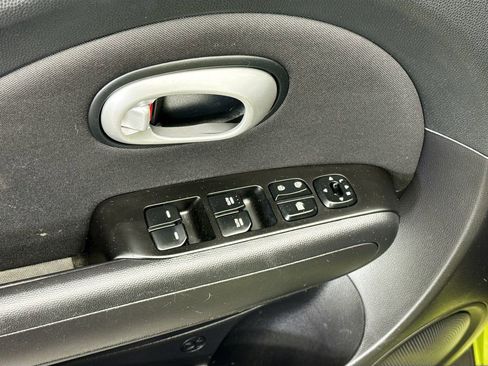 Used 2015 Kia Soul + image 20