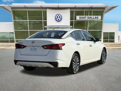 Used 2025 Nissan Altima 2.5 SV FWD image 3
