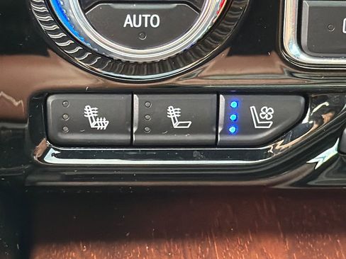 Used 2023 GMC Yukon XL Denali Ultimate image 32