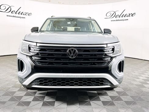 Used 2024 Volkswagen Atlas Peak Edition SEL image 2