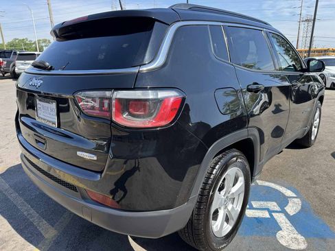 Used 2018 Jeep Compass Latitude w/ Popular Equipment Group FWD image 5