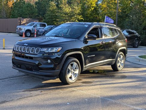 Used 2022 Jeep Compass Latitude image 8