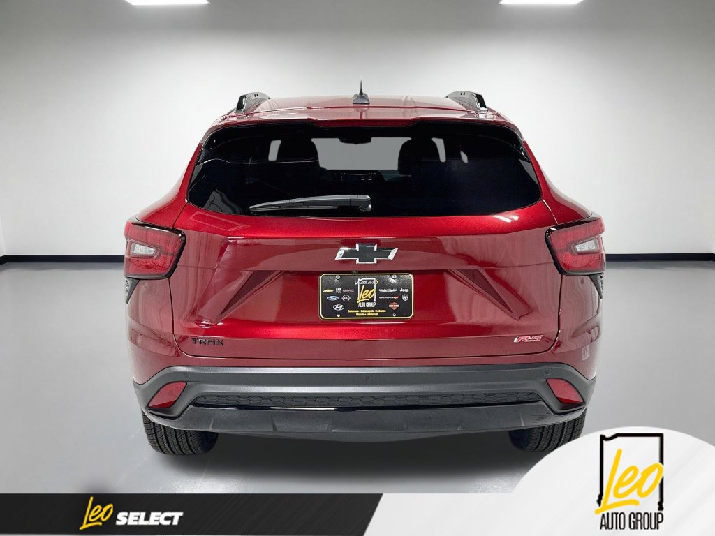 Used 2024 Chevrolet Trax RS w/ Sunroof Package FWD image 9