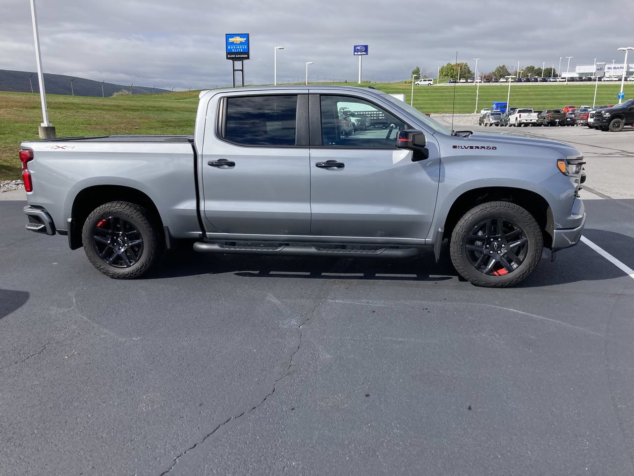 Used 2024 Chevrolet Silverado 1500 RST w/ Redline Edition AWD/4WD image 8