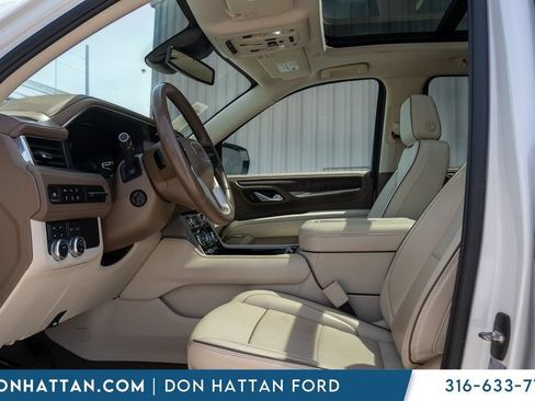 Used 2024 GMC Yukon XL Denali AWD/4WD image 3