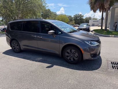 Used 2020 Chrysler Pacifica Limited w/ Advanced Safetytec Group