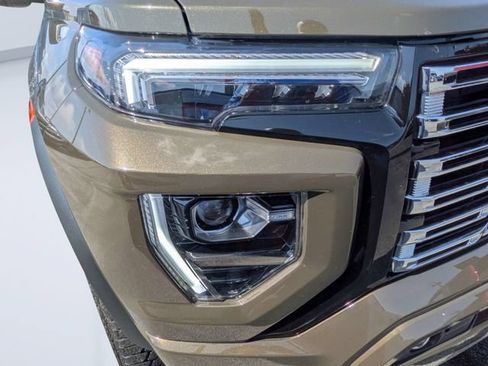Used 2024 GMC Canyon Denali AWD/4WD image 9
