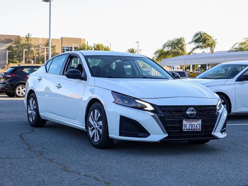 Used 2024 Nissan Altima 2.5 S FWD image 2
