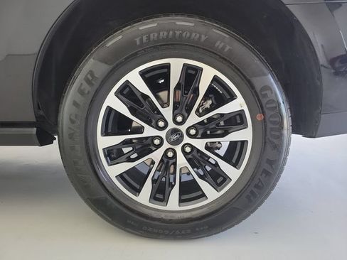 Used 2025 Ford Expedition Platinum AWD/4WD image 13
