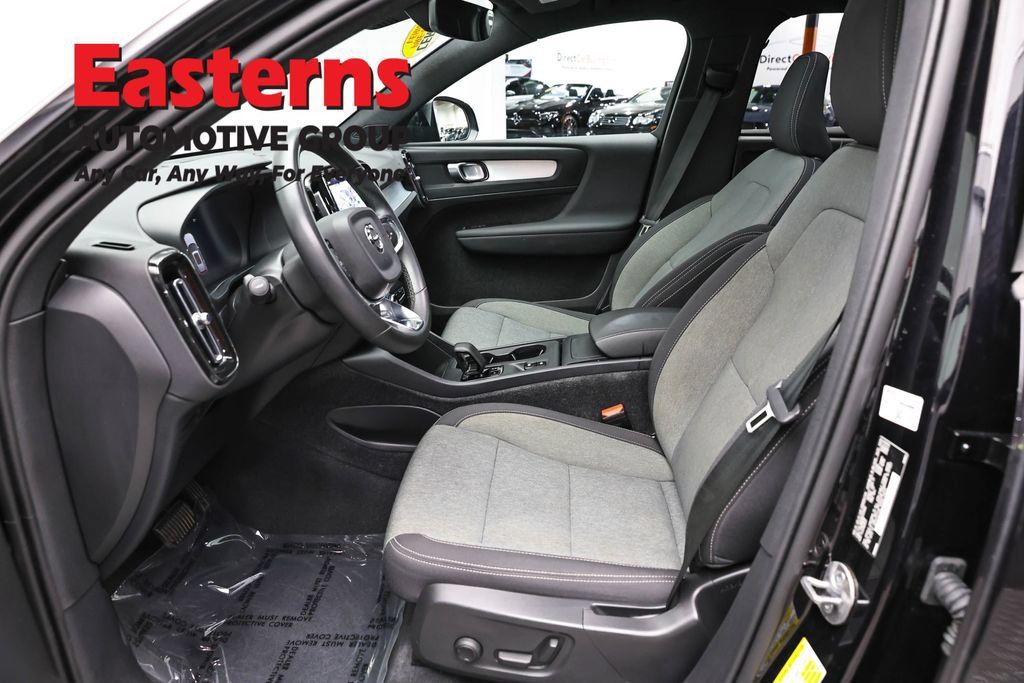 Used 2024 Volvo XC40 B5 Core AWD/4WD image 16