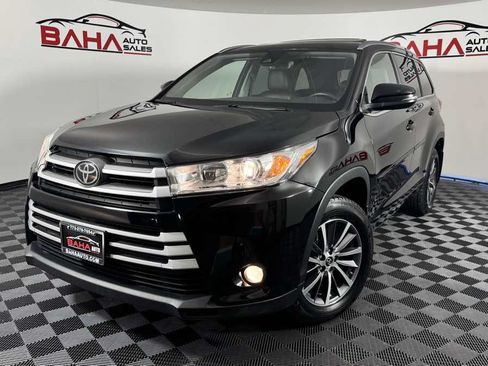 Used 2018 Toyota Highlander XLE AWD/4WD image 3