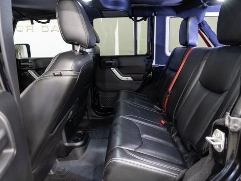 Used 2016 Jeep Wrangler Unlimited Rubicon image 8