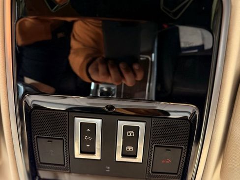 Used 2018 Land Rover Range Rover Sport HSE Dynamic image 25