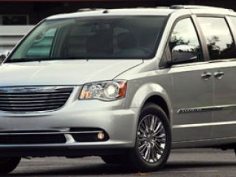 Used 2011 Chrysler Town & Country Touring-L w/ Entertainment Group #2 image 1