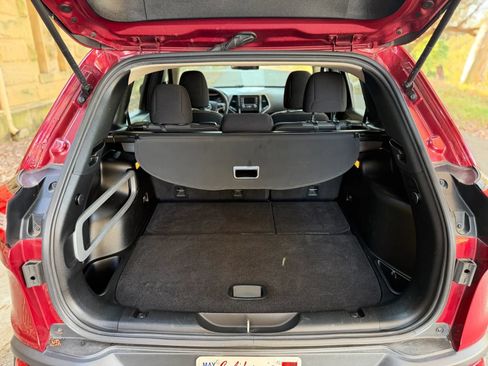 Used 2016 Jeep Cherokee Sport FWD image 20