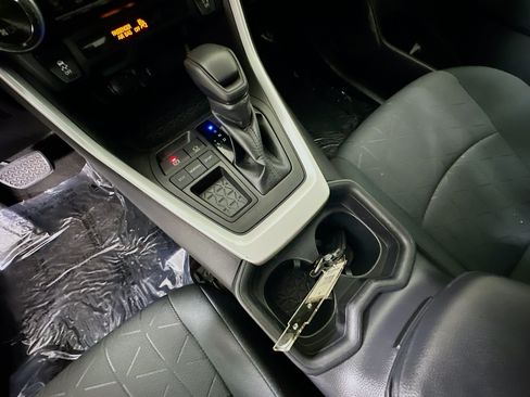 Used 2020 Toyota RAV4 XLE FWD image 22