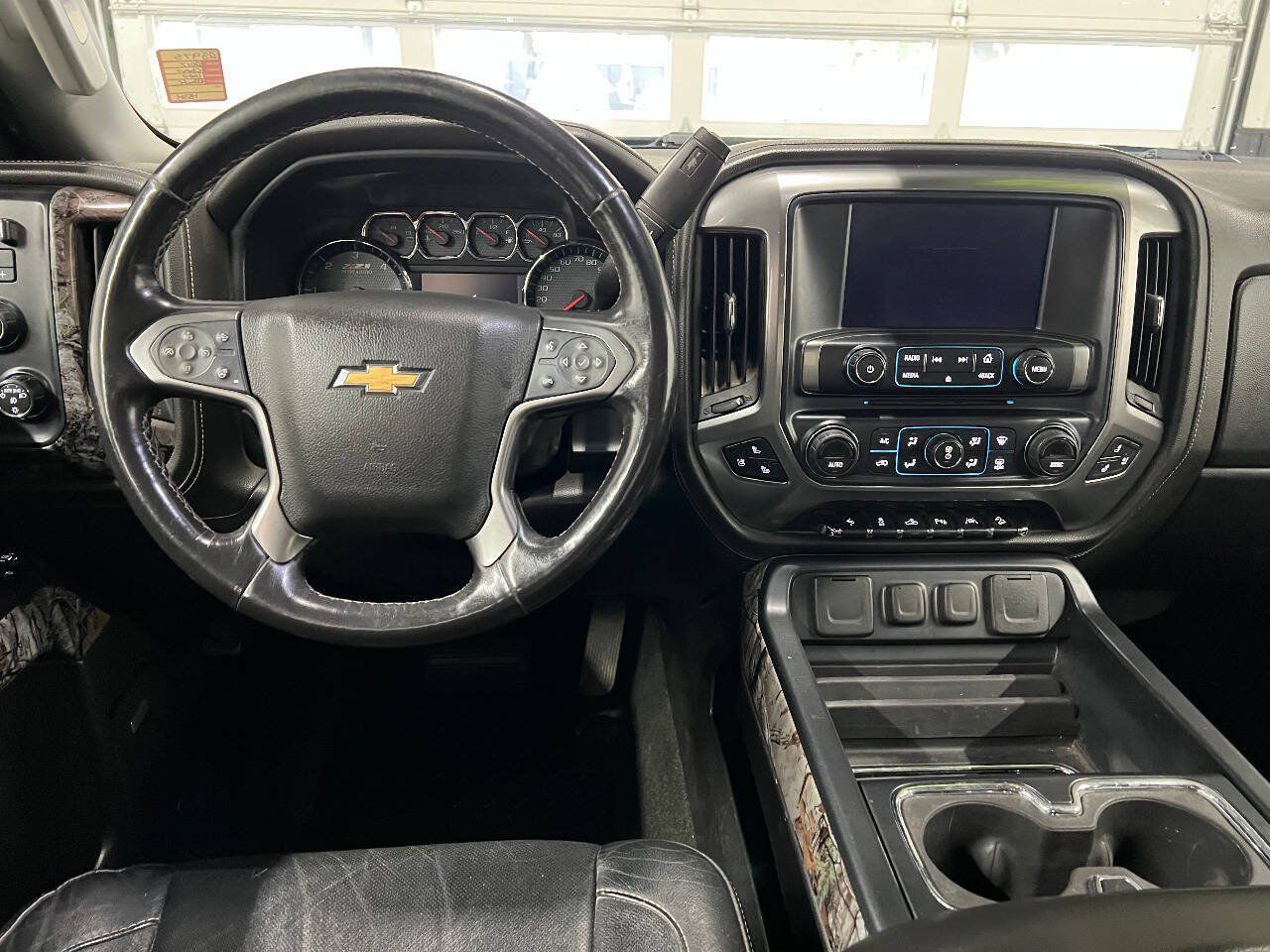 Used 2017 Chevrolet Silverado 1500 LTZ Z71 w/ Realtree Edition AWD/4WD image 9