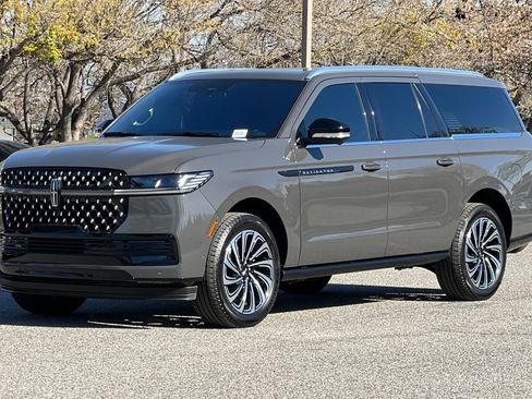 Used 2025 Lincoln Navigator L Black Label image 8