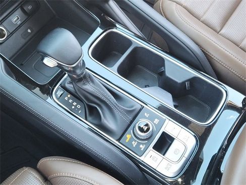 Used 2022 Kia Telluride SX w/ SX Prestige Package image 20