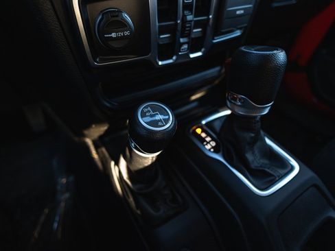 Used 2020 Jeep Gladiator Sport w/ Quick Order Package 24S image 17