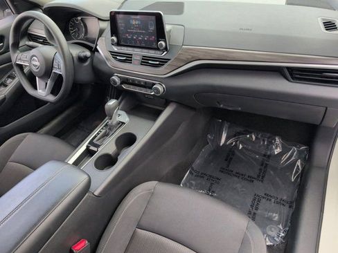 Used 2025 Nissan Altima 2.5 SV FWD image 31