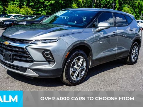 Used 2025 Chevrolet Blazer LT FWD image 3
