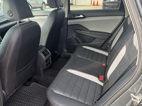 Used 2023 Volkswagen Taos SEL image 7