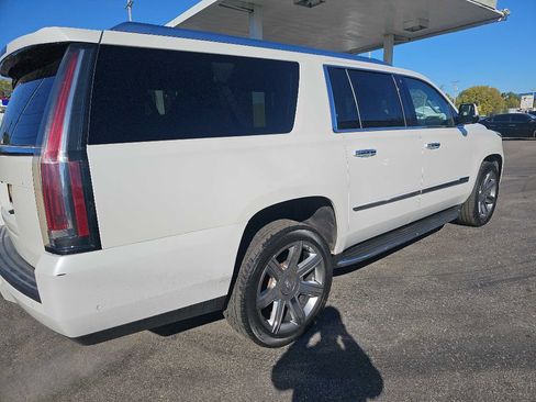 Used 2017 Cadillac Escalade ESV Luxury image 9