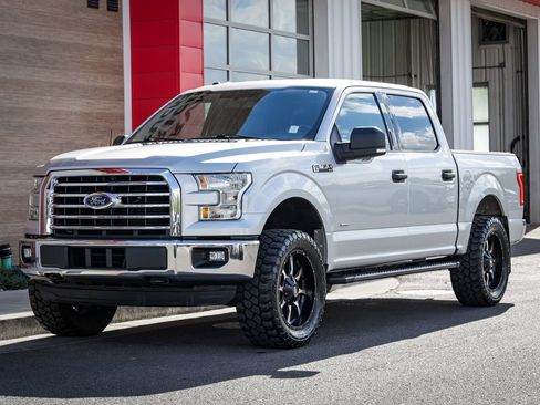 Used 2015 Ford F150 XLT w/ Equipment Group 301A Mid AWD/4WD image 9