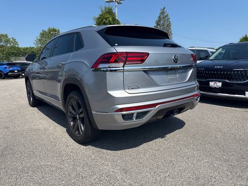 Used 2021 Volkswagen Atlas Cross Sport SE w/ Panoramic Sunroof Package FWD image 3