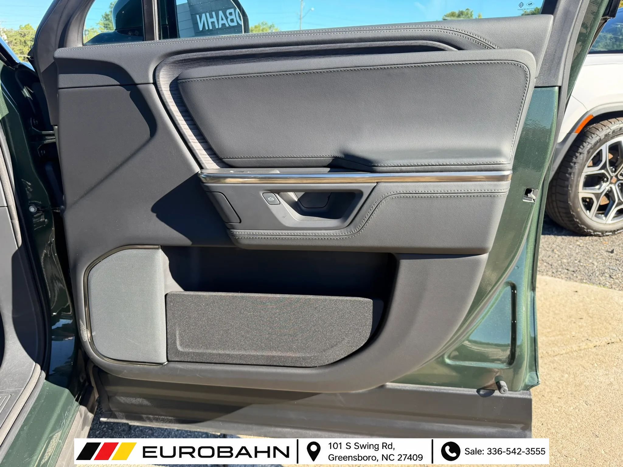 Used 2025 Rivian R1S Adventure Dual AWD/4WD image 17