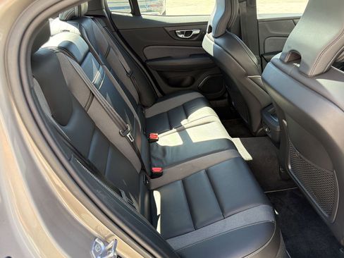 Used 2019 Volvo S60 T5 R-Design image 29