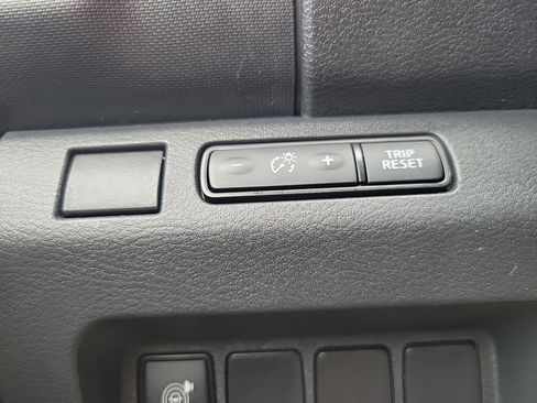 Used 2023 Nissan Frontier SV w/ Technology Package RWD image 19