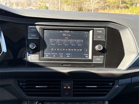 Used 2024 Volkswagen Jetta SE image 12