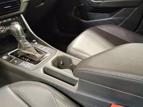 Used 2019 Volkswagen Jetta SE w/ Cold Weather Package FWD image 26
