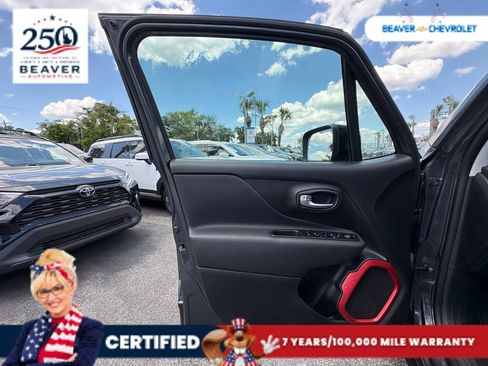 Used 2022 Jeep Renegade Trailhawk w/ Trailer Tow Group AWD/4WD image 30